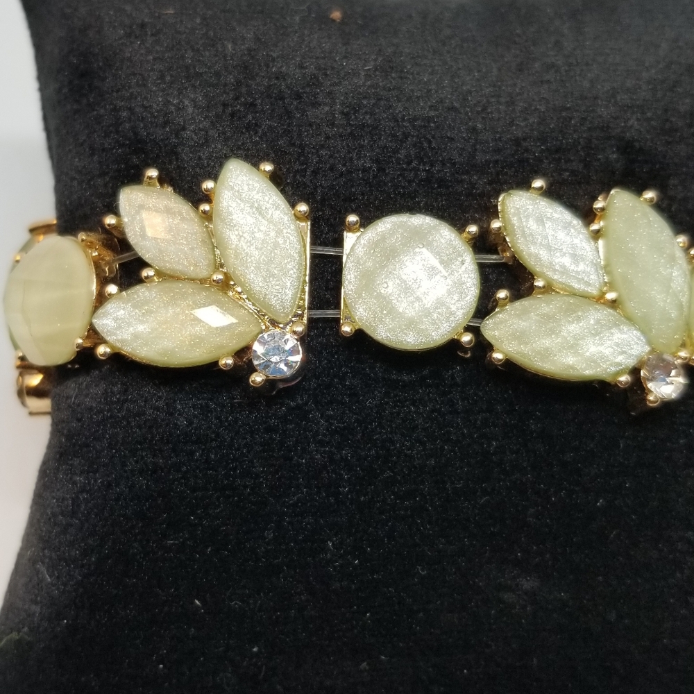 Lt Green Stretch Bracelet